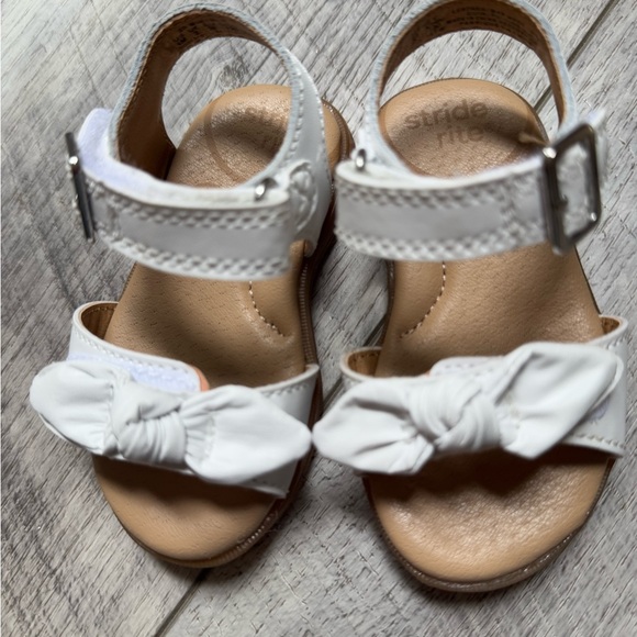 NWOT Stride Rite White Bow Kids Sandals - Picture 1 of 4